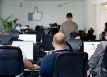 Coronavirus: Facebook reopens some moderation centres