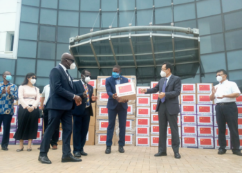 Chinese Community donates PPEs to Greater Accra Regional Hospital and University of Ghana Medical Center