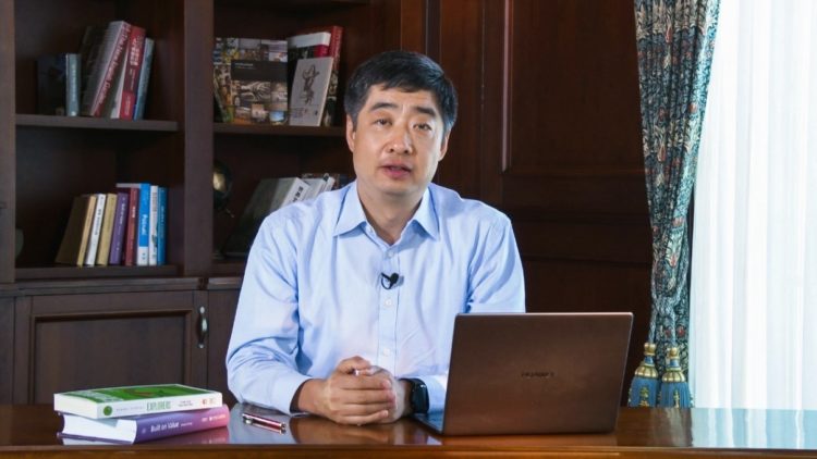 Huawei’s Deputy Chairman Ken Hu gave opening remarks.