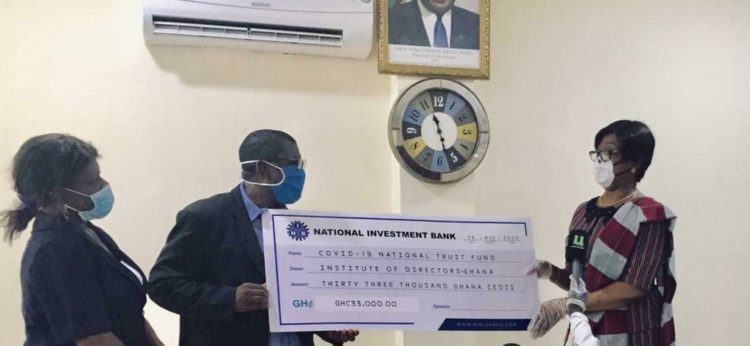 IoD Ghana presents GHS 33,000 to COVID-19 Trust Fund