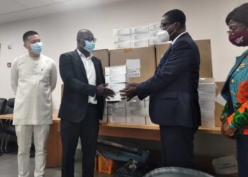 OPay and Opera Donate 100,000 Face Masks In Ghana