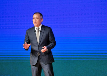 Hyundai’s Tycoon Family Adds $2 Billion With Apple Report