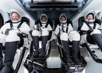 SpaceX is Preparing to Launch its First Crew of Tourists to Space